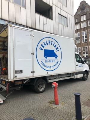 Goedkoop verhuizen in Amsterdam: verhuiswagen 15 kuub van de Vrachttaxi.